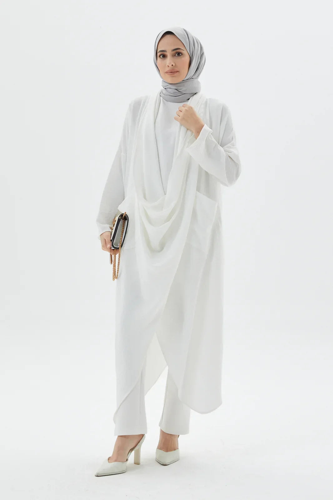 White Cross Abaya Modest Outfit Exclusively on Turkista